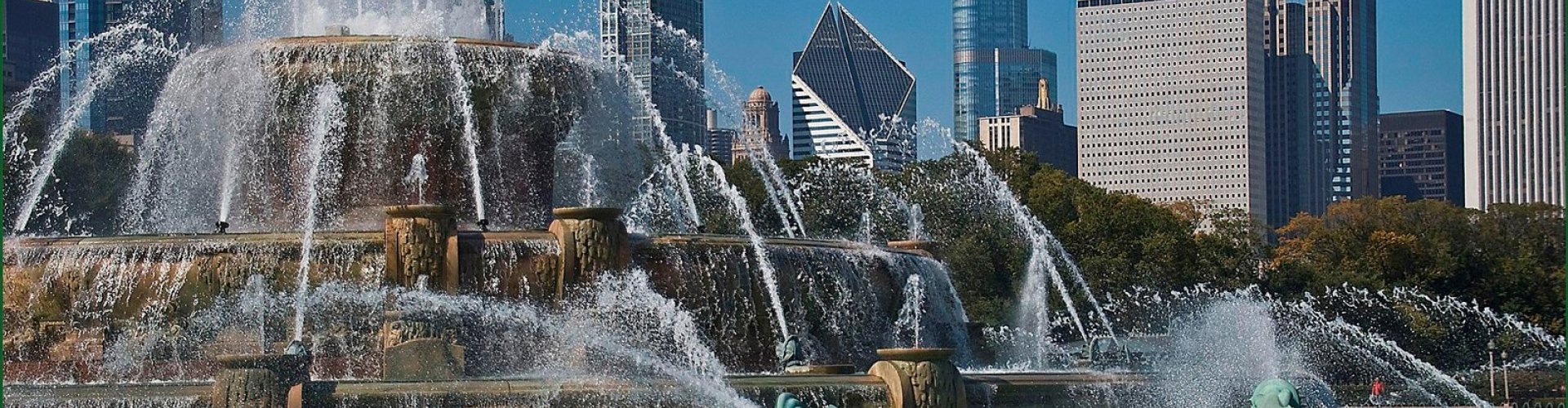 Chicago public transport scene at rush hour