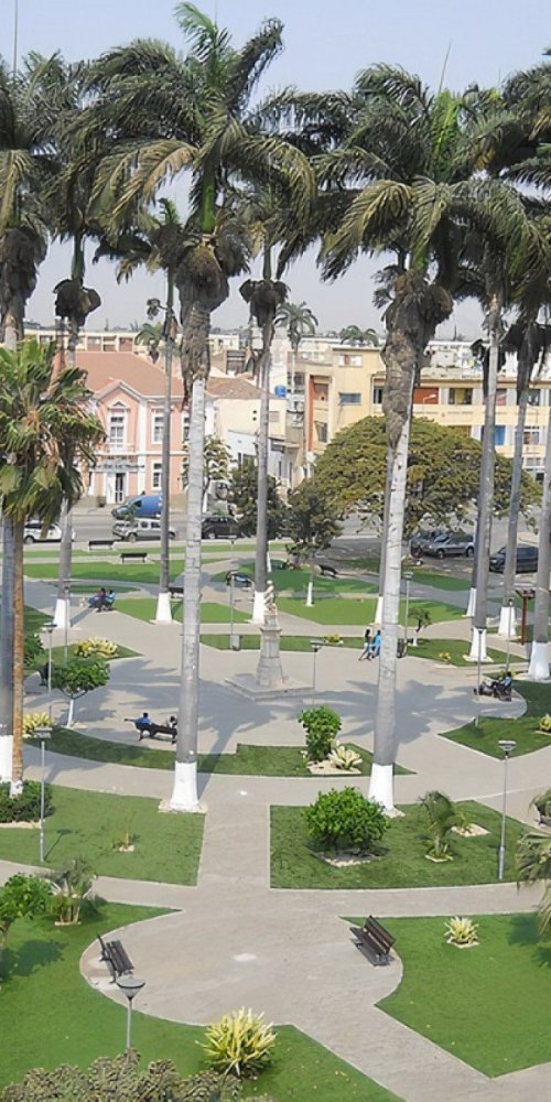Busy metro station in Benguela during rush hour