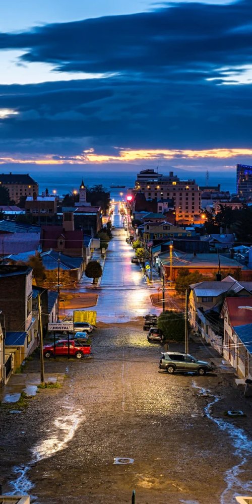 Tram scene during off-peak hours in Punta Arenas
