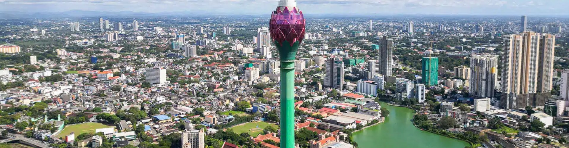 Bustling Colombo street with commuters boarding public transport