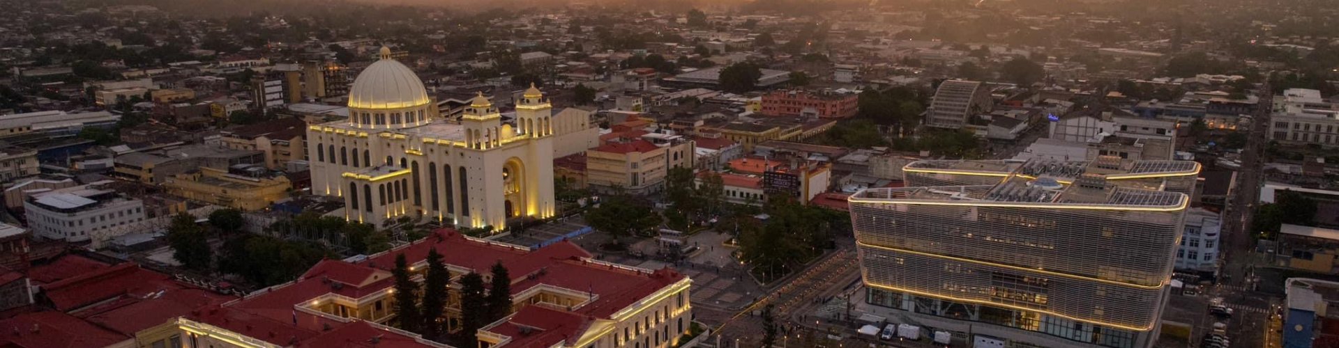 San Salvador Metro entrance bustling with commuters