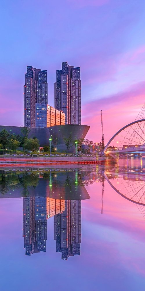 Crowded Incheon metro during peak hours