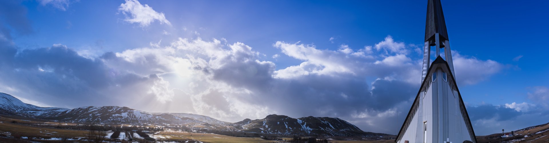 Mosfellsbær tram and commuters